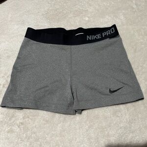 Nike Dri-FIT Pro Women's Compression Shorts – Grey, Size Large
